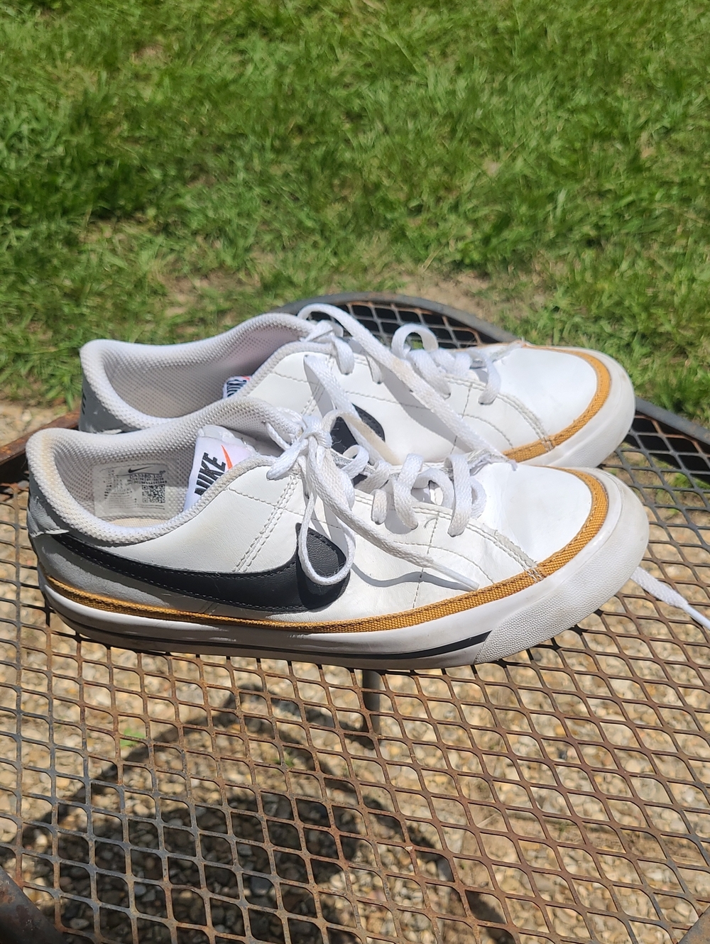 Nike White Low-Top Sneakers with Black Swoosh and Gold Trim Size 5 Youth